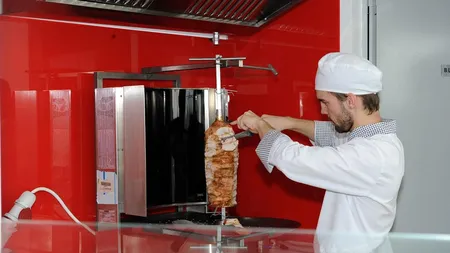 Azerii de la Socar au mai deschis 4 benzinarii cu shaorma in Romania