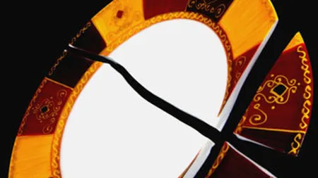 Ajun de Anul Nou cu farfurii sparte si papusi arse: Superstitii amuzante si bizare din toata lumea