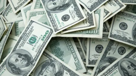 Castig de aproape 300% pe an in dolari. Vezi unde