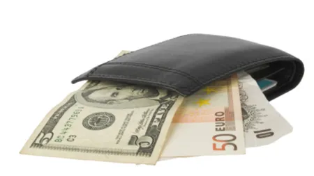 Romanii intentioneaza sa cheltuiasca mai putin. Cati raman fara bani dupa platile de baza