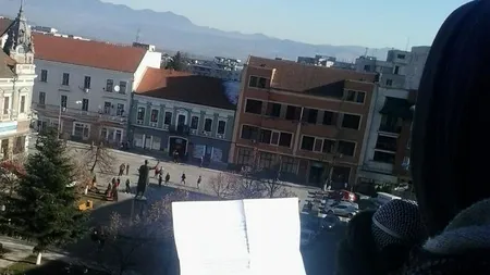 Sediul Minvest Deva a fost ocupat de activistii anti-cianura