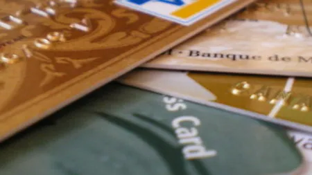 Romanii platesc tot mai multe taxe cu cardul. Vezi cat a crescut afacerea in 2013