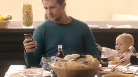 Coca-Cola ataca dependenta de social media (Video)