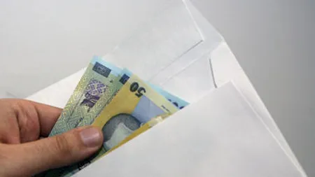 Cati romani sunt platiti la plic