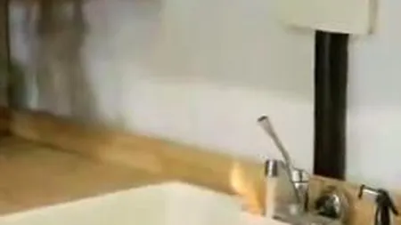 Ne otravesc gazele de sist? Cum se explica fenomenul apei de la robinet aprinse cu bricheta