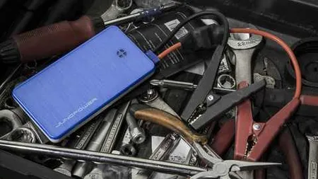 Gadgetul care incarca telefonul si porneste masina