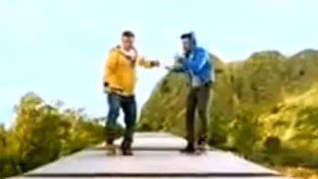 Reclama Romtelecom cu Smiley si Bartos, interzisa de CNA, la cererea lui Arafat