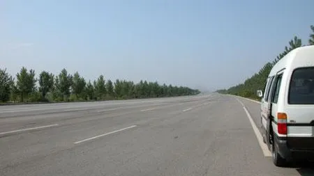 Autostrada Tinerilor Eroi. Cum arata cea mai goala sosea din lume