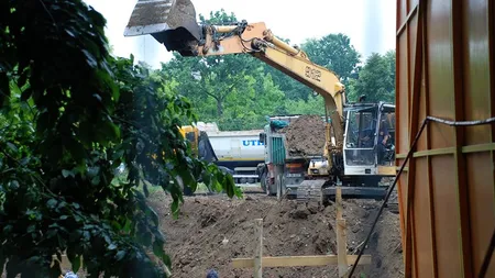 Protest pentru salvarea Parcului Tineretului de invazia imobiliara. Cum arata opera excavatoarelor (Foto)