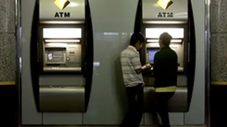 2 romani au scos mii de euro de la bancomat cu cartela de metrou