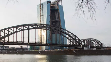 BCE urmeaza exemplul SUA: Injecteaza 400 mld. euro in banci, pentru stimularea creditarii