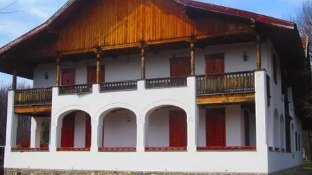 Cabanele de vanatoare ale lui Ceausescu, daruite turistilor. Cat te costa sa dormi in camerele prezidentiale