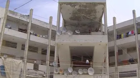 Mall-ul abandonat in care traiesc peste 1.000 de oameni