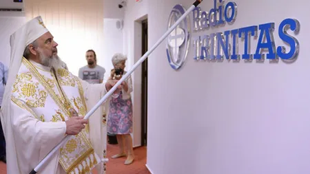 Redactiile Radio Trinitas si Trinitas TV, sfintite de Patriarhul Daniel cu trafaletul