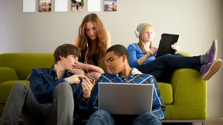 Publicitarii, invinsi de noua generatie. Cum le-a scapat din maini cel mai important target