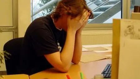 Hartuiti la job: Cati romani risca sa clacheze psihic la locul de munca