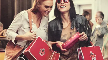 Luxottica: 120 de site-uri ilegale vand in Romania ochelari Ray-Ban contrafacuti