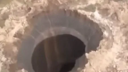 Un crater urias s-a format brusc la Capatul lumii (Video)