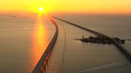 Autostrada peste ocean. Cum arata soseaua care merge peste 100 de kilometri pe apa