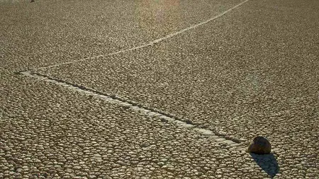 Misterul rocilor calatoare din Valea Mortii, elucidat de oamenii de stiinta