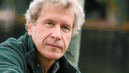 Fost asasin economic: Tineti Chevron departe de Romania!