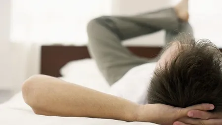 Un barbat este platit cu 18.000 de dolari ca sa stea in pat toata ziua. Partea neplacuta a job-ului