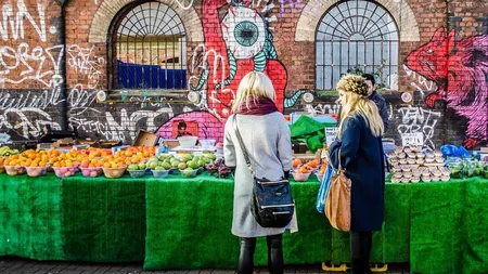 Si targuiala e o arta: 9 trucuri prin care poti obtine preturi mai mici la aproape orice
