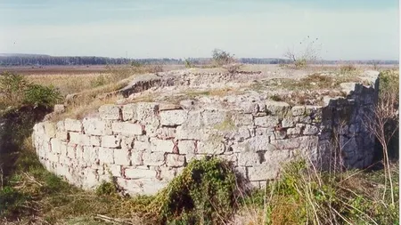 Cetate de aparare contra turcilor construita de Mircea cel Batran, locuita azi de scorpioni