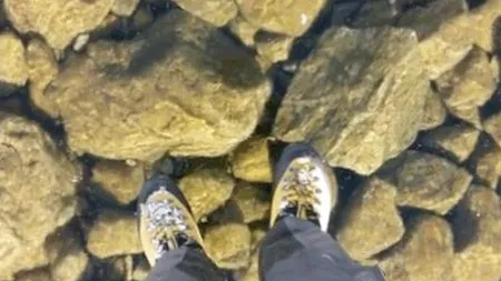 Minunea din Muntii Tatra: Locul unde poti merge pe apa (Video)