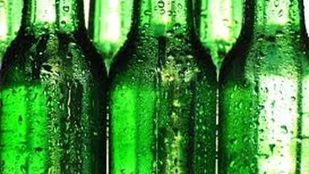 Un mare producator de bere renunta la sticla pentru un ambalaj opac care nu se sparge