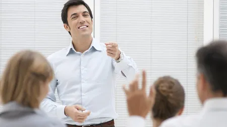 6 ticuri verbale prin care sefii manipuleaza angajatii