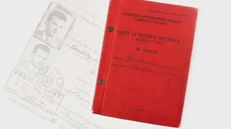 Haina de blana din vulpe albastra si carnetul de partid ale lui Ceausescu, scoase la licitatie