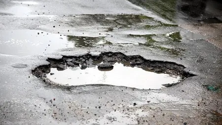 CNADNR, compania de stat cu 6.000 de angajati care nu poate astupa nici gropile fara licitatie