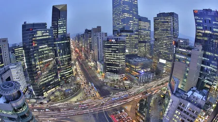 Orasul cu populatie cat a Romaniei, unde faci 3 ore pana la birou