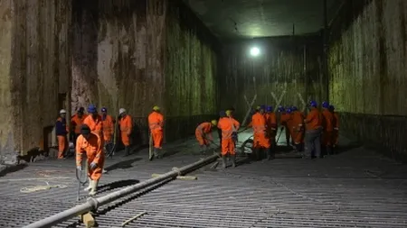 Cum explica Metrorex aparitia vulcanului noroios de la Academia Militara