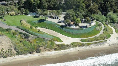 O proprietate de lux a cuplului Jolie-Pitt, amenintata de o uriasa deversare de petrol in ocean