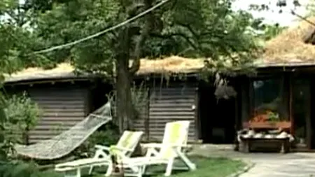 Casa de poveste: Un bordei modern cu buncar subteran la Olanesti