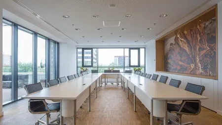 Topul industriilor care investesc in servicii de amenajare a birourilor. Avocatii, cei mai generosi