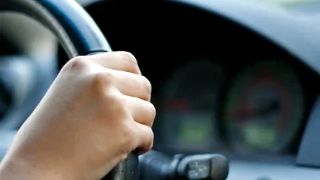 Țara în care poți conduce mașina în costumul lui Adam