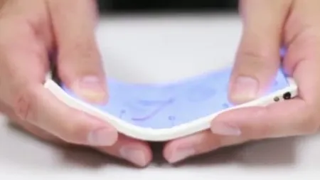 Cat costa smartphone-ul flexibil, portabil și rezistent la apă