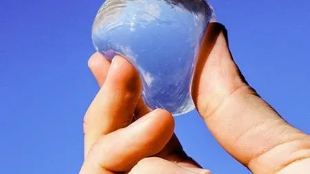 Sticla comestibila care ar putea inlocui definitiv ambalajele din PET (Video)