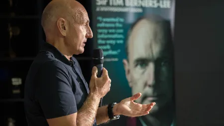 Inventatorul WWW-ului vine în premieră în România