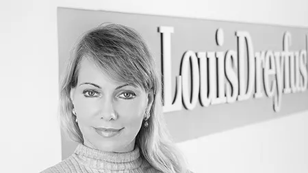 Tarina Frantei: A ramas orfana la 7 ani si acum detine o avere de peste 6 mld. dolari