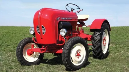 Tractor Porsche, scos la licitatie in Romania