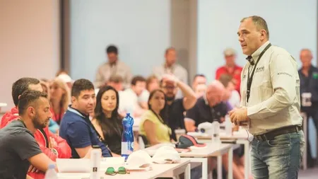 Academia Titi Aur organizeaza luni primul curs pentru instructorii auto din cadrul unei campanii de prevenire a accidentelor