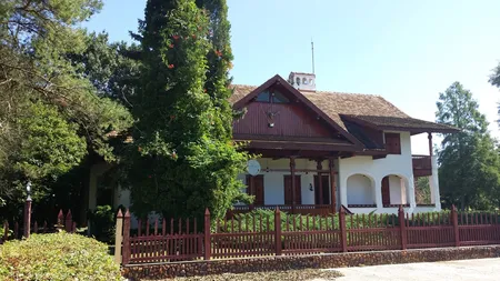 Pe urmele dictatorului. Oferte de cazare in cabana lui Ceausescu la Targul de Turism al Romaniei