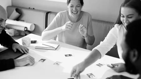 Angajatii romani, pe primul loc in lume in usurinta comunicarii cu colegii lor