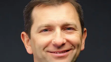 Studiu: Economia României își revine în formă de K. Construcțiile și serviciile merg bine, HoReCa și transporturile, afectate