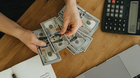 Conflictul ruso-ucrainean schimbă întreaga lume. Dolarul a ajuns la cel mai mare nivel din ultimii 20 de ani