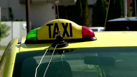 Un bătrân de 97 ani și-a uitat borseta cu 12.700 euro și 7.500 lei în taxi. Ce a făcut șoferul la scurt timp